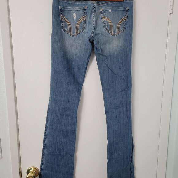 Hollister Low-Rise Bootcut Jeans - Picture 3 of 4